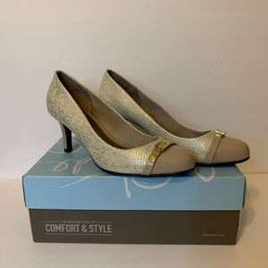 LifeStride Beige Snakeskin Patterned Lover Pumps